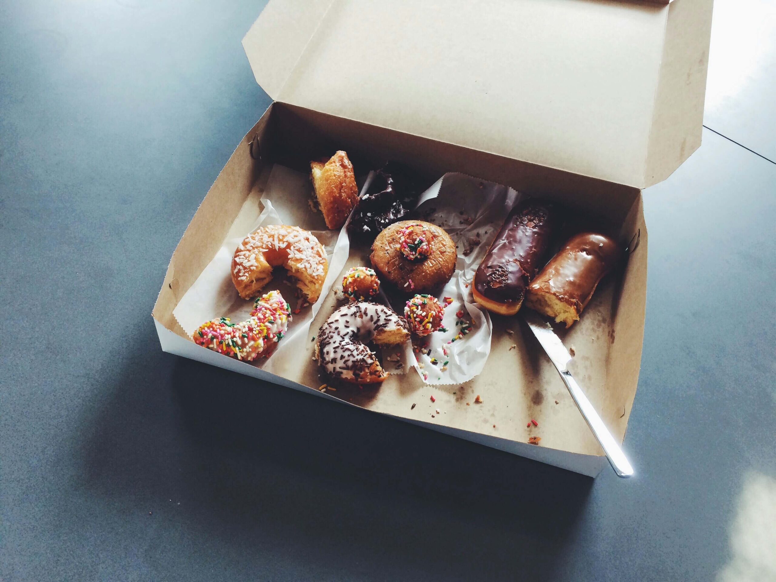 Pourquoi je n’arrive pas à m’arrêter de manger le soir ?
