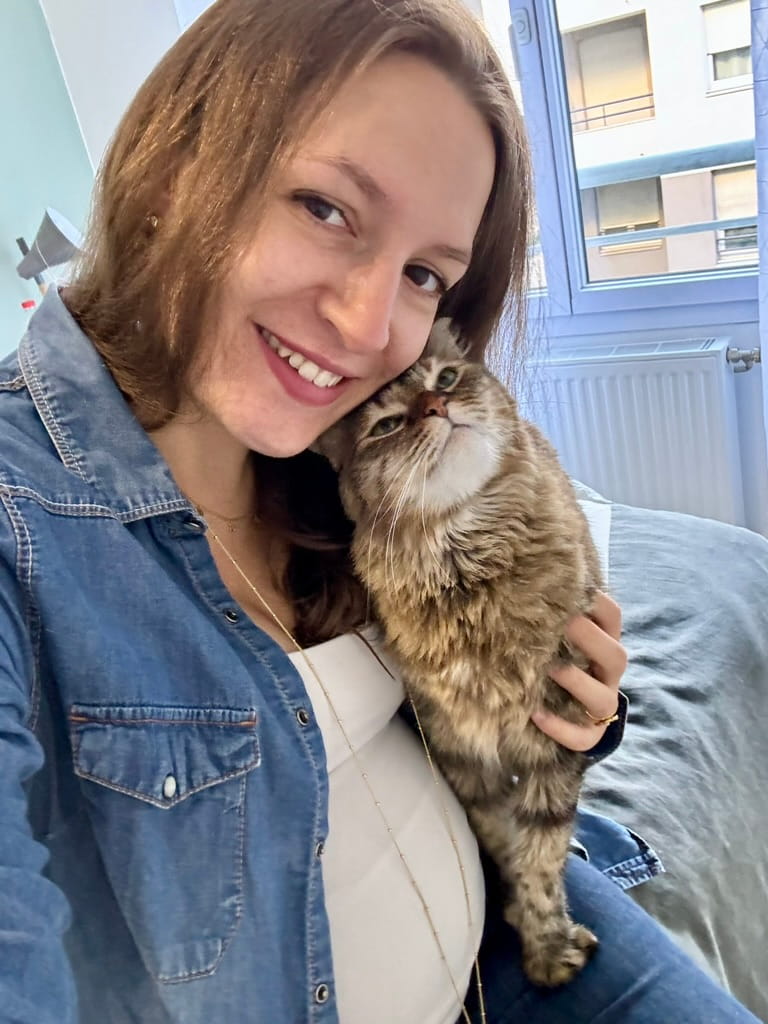 Mathilde avec son chat