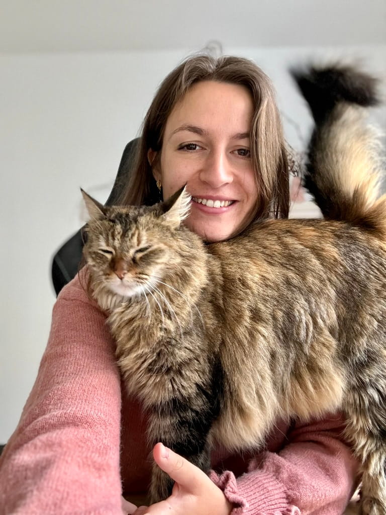 Mathilde avec son chat